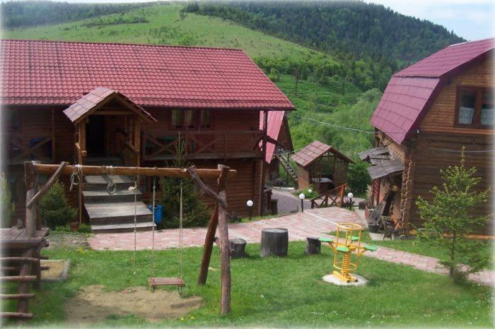Boykivskiy Dvir Hotel Yasenitsa Zamkova Luaran gambar