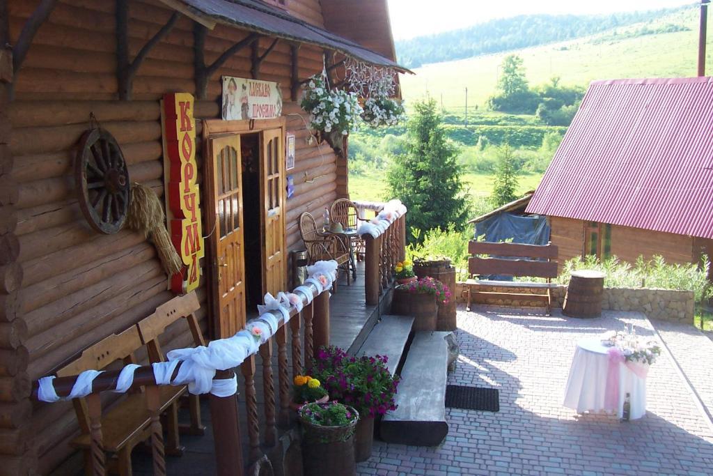 Boykivskiy Dvir Hotel Yasenitsa Zamkova Luaran gambar